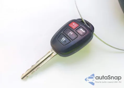 2015 Toyota Corolla Le z USA, uszkodzony, nr VIN 5YFBURHE2FP267592